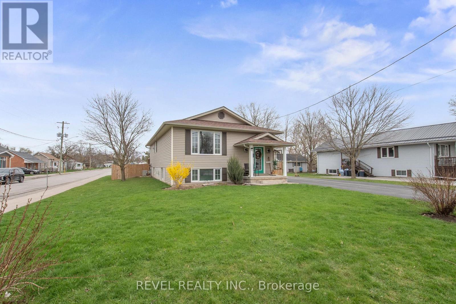 22 St.paul Street, Kawartha Lakes (Lindsay), Ontario  K9V 1S4 - Photo 3 - X12126805