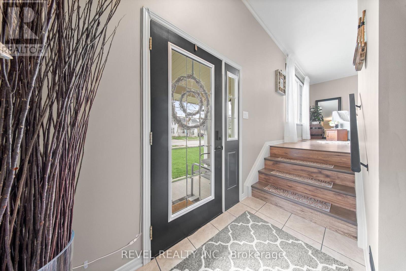 22 St.paul Street, Kawartha Lakes (Lindsay), Ontario  K9V 1S4 - Photo 4 - X12126805