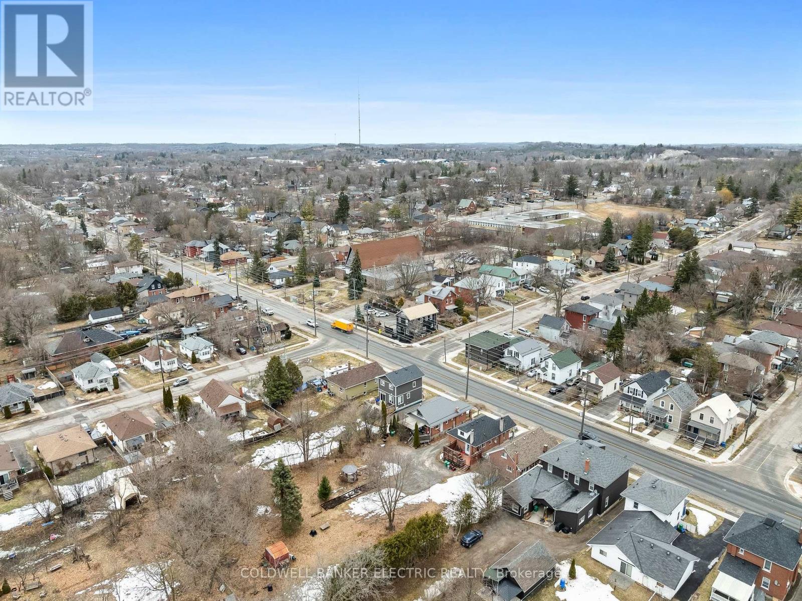 537 Armour Road, Peterborough East (Central), Ontario  K9H 1Y8 - Photo 6 - X12127102