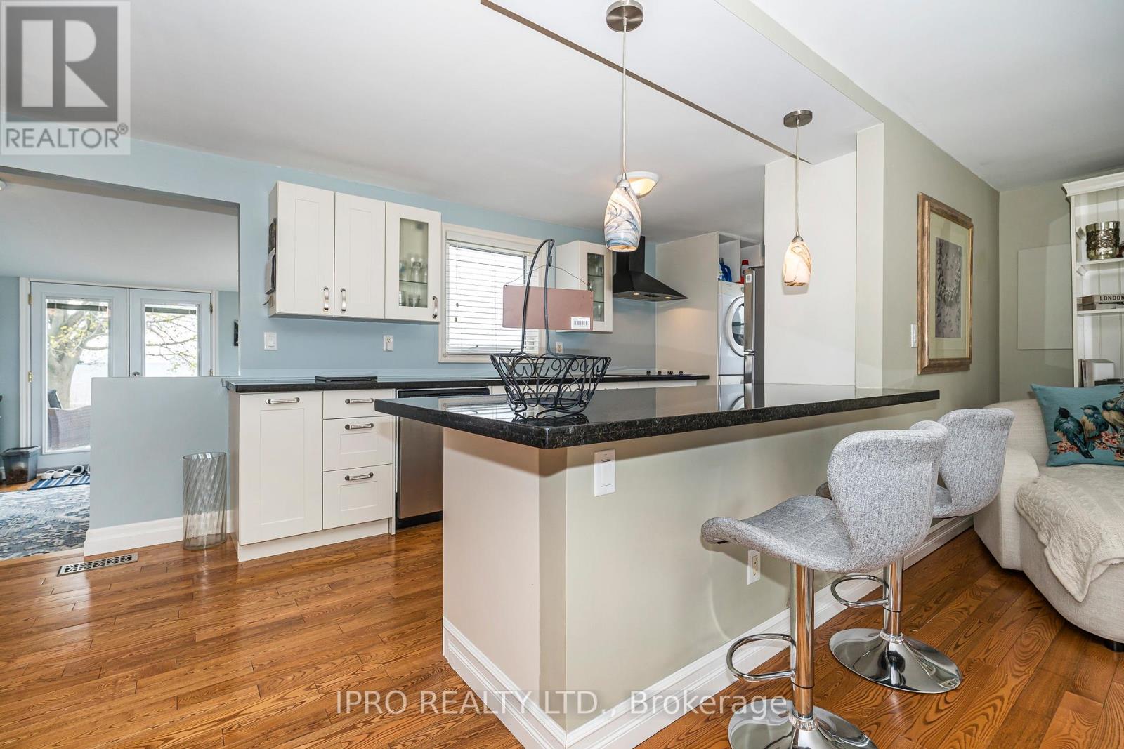 61 Bluffs Road, Clarington (Newcastle), Ontario  L1B 1A6 - Photo 11 - E12126886