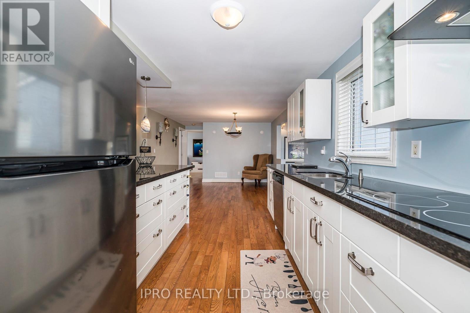 61 Bluffs Road, Clarington (Newcastle), Ontario  L1B 1A6 - Photo 14 - E12126886