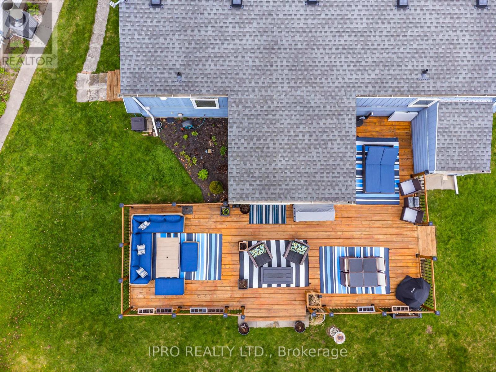 61 Bluffs Road, Clarington (Newcastle), Ontario  L1B 1A6 - Photo 5 - E12126886