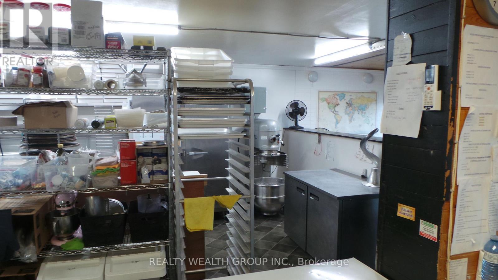 153 Angeline Street N, Kawartha Lakes (Lindsay), Ontario  K9V 4X3 - Photo 4 - X12126894