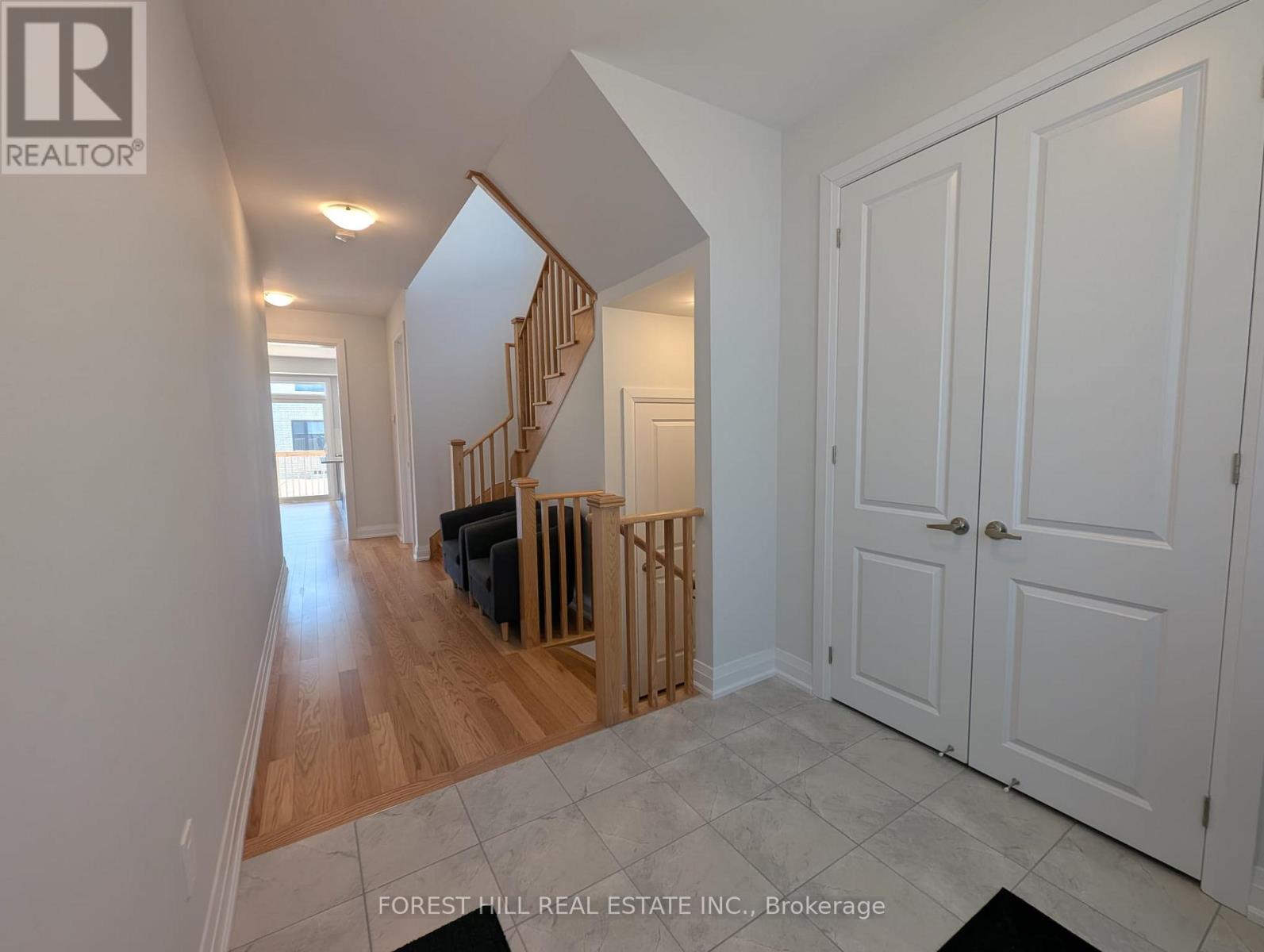 146 St Joseph Street, Kawartha Lakes (Lindsay), Ontario  K9V 0R8 - Photo 2 - X12127603