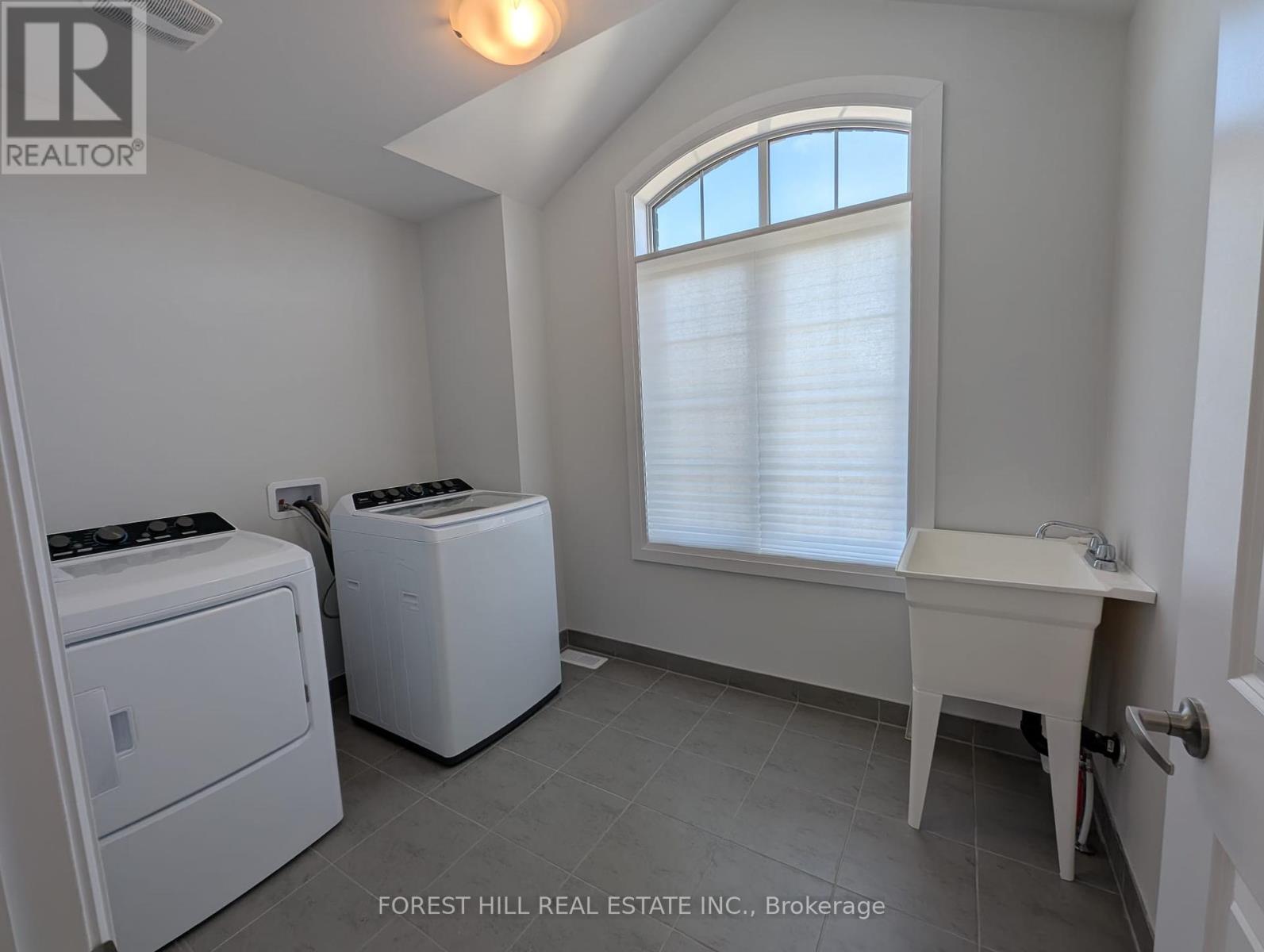 146 St Joseph Street, Kawartha Lakes (Lindsay), Ontario  K9V 0R8 - Photo 38 - X12127603