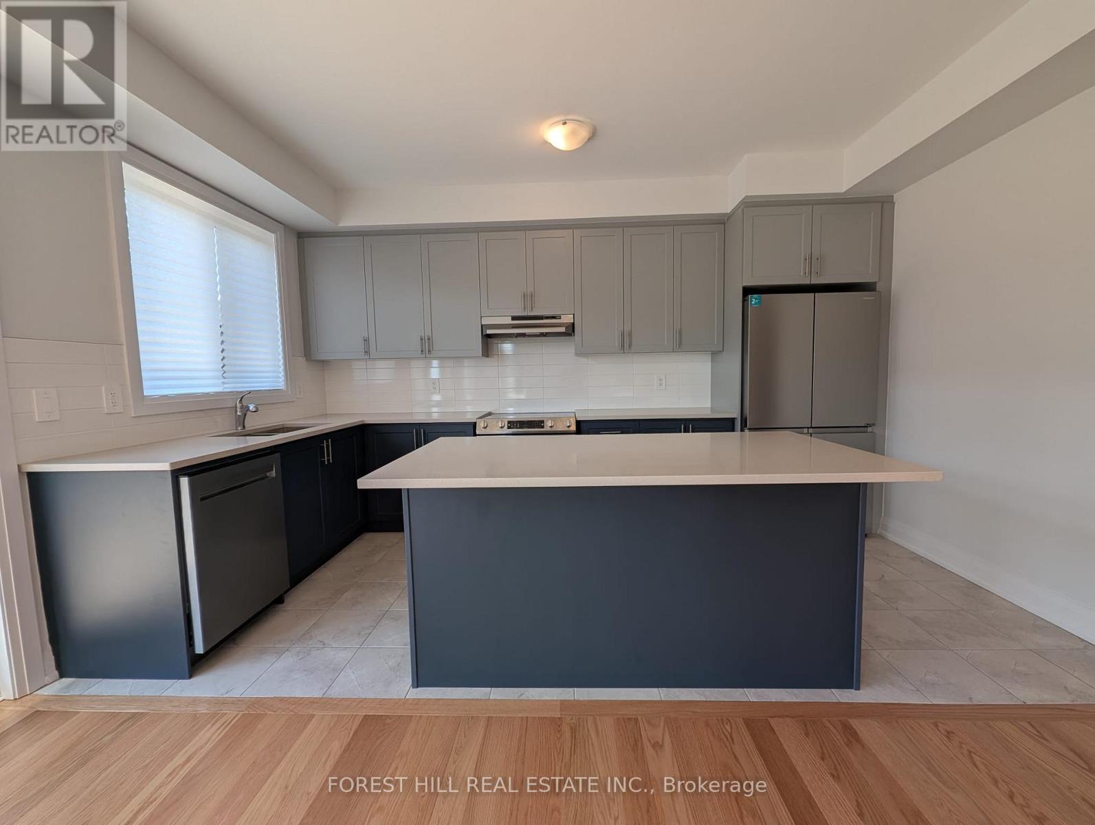146 St Joseph Street, Kawartha Lakes (Lindsay), Ontario  K9V 0R8 - Photo 6 - X12127603