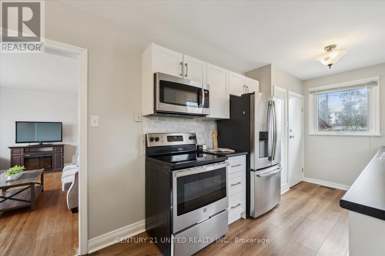 627 Bellaire Street, Peterborough South (West), Ontario  K9J 3Y5 - Photo 15 - X12128047