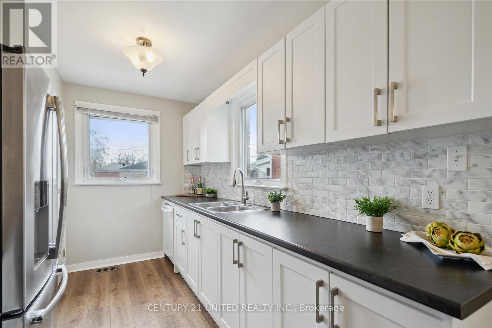 627 Bellaire Street, Peterborough South (West), Ontario  K9J 3Y5 - Photo 17 - X12128047