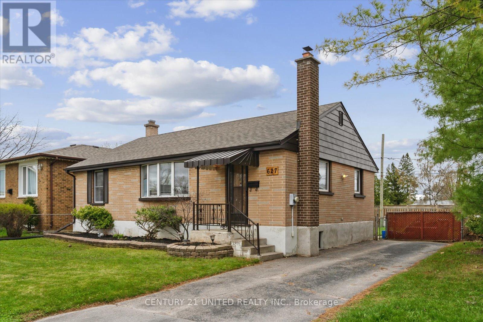 627 Bellaire Street, Peterborough South (West), Ontario  K9J 3Y5 - Photo 2 - X12128047