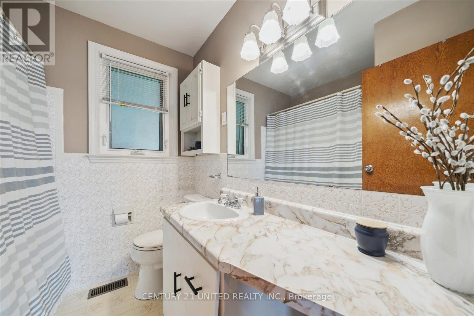 627 Bellaire Street, Peterborough South (West), Ontario  K9J 3Y5 - Photo 24 - X12128047