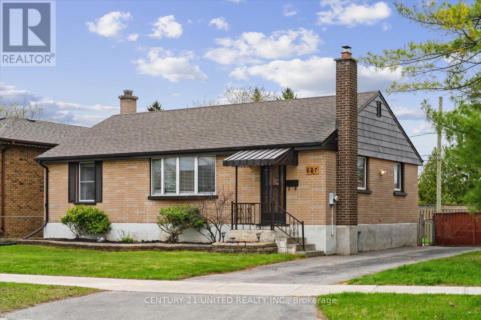 627 Bellaire Street, Peterborough South (West), Ontario  K9J 3Y5 - Photo 3 - X12128047