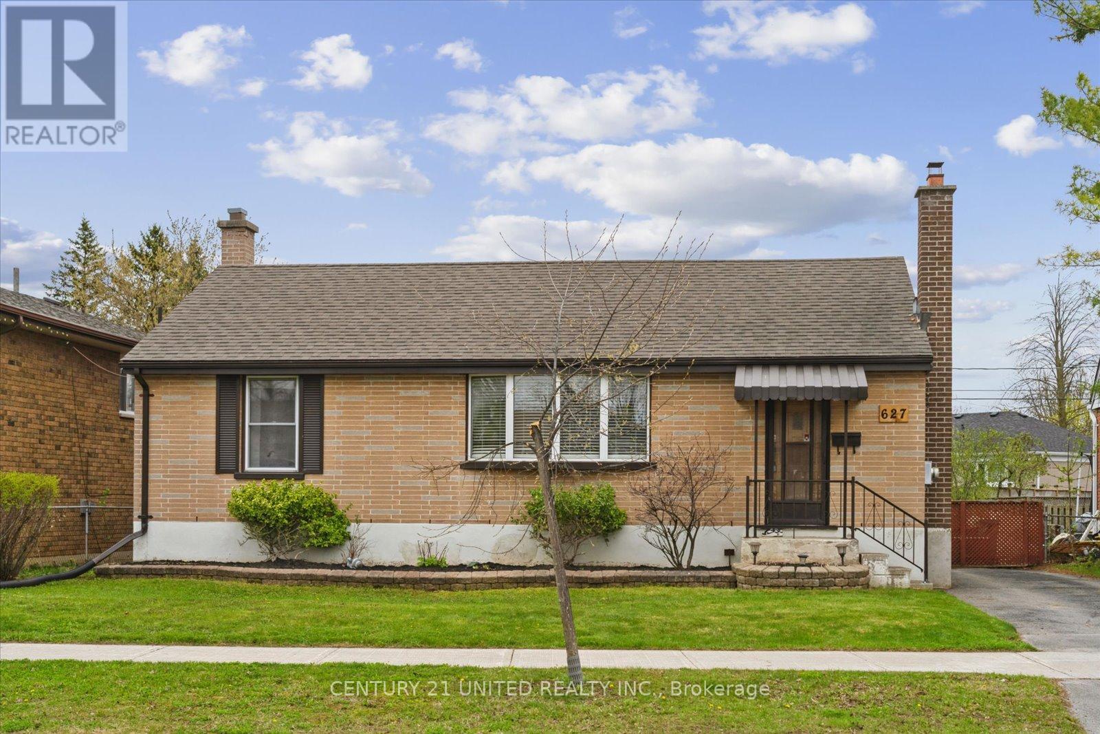 627 Bellaire Street, Peterborough South (West), Ontario  K9J 3Y5 - Photo 4 - X12128047