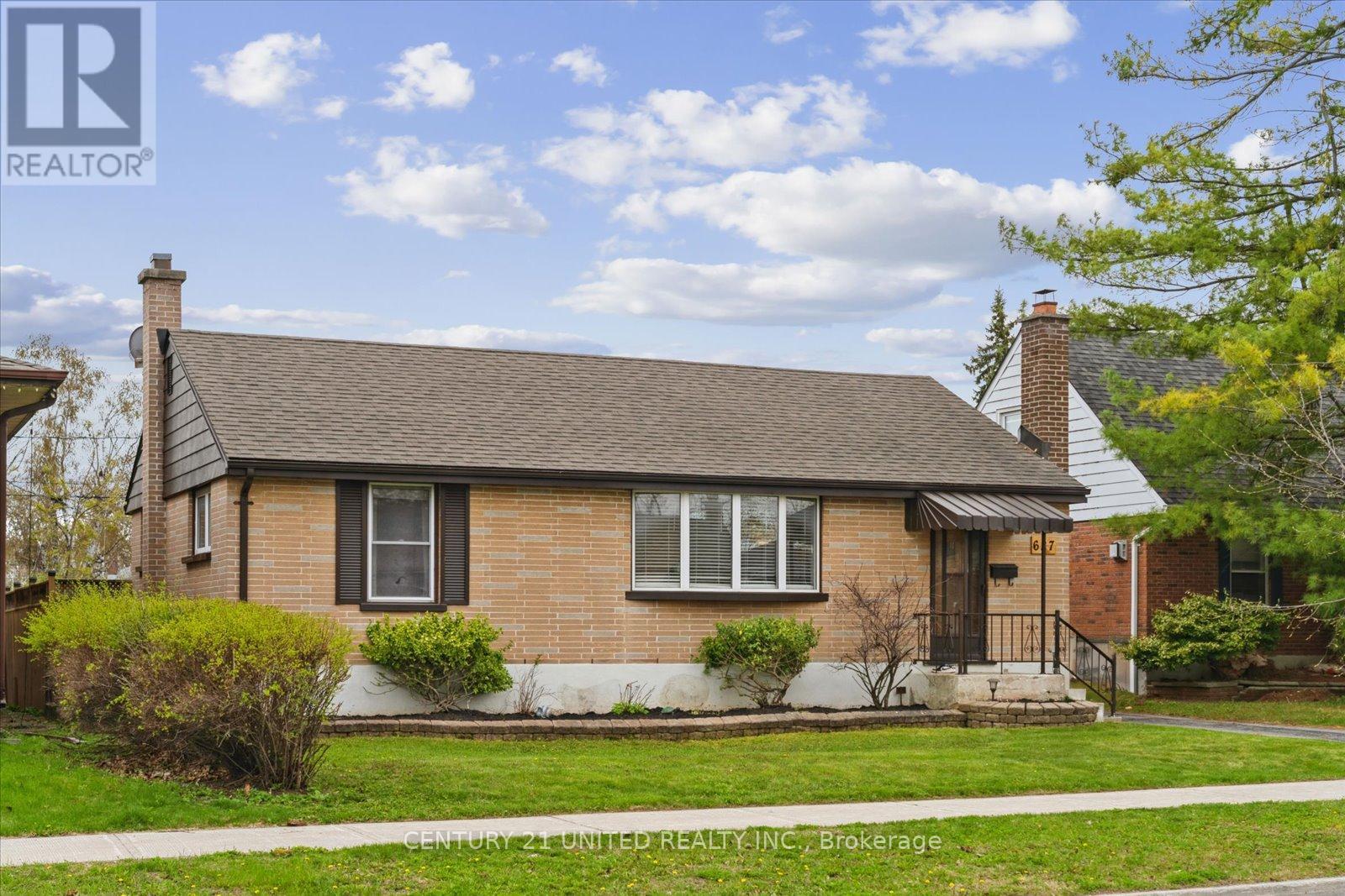627 Bellaire Street, Peterborough South (West), Ontario  K9J 3Y5 - Photo 5 - X12128047