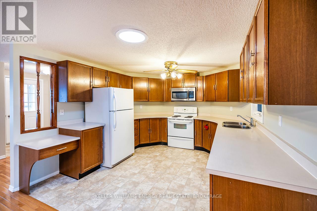 14 Fairway Drive, Clarington (Newcastle), Ontario  L1B 1B3 - Photo 12 - E12128186