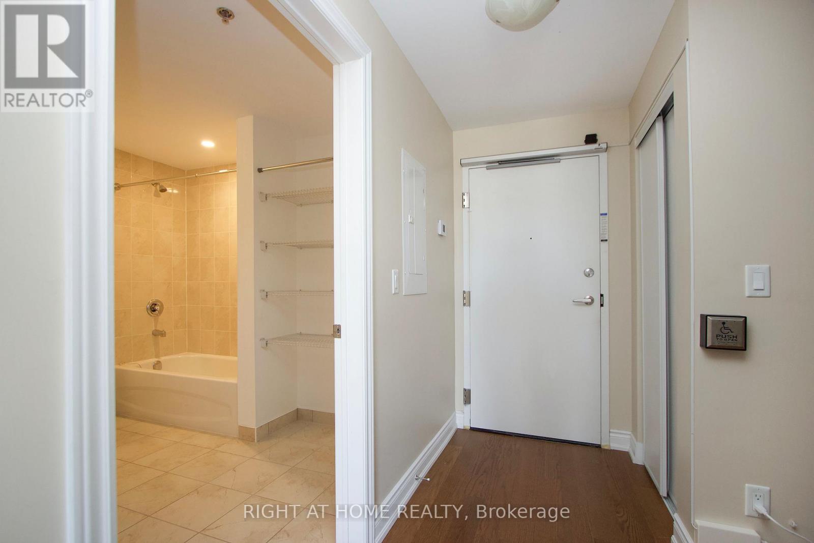 405 - 21 Brookhouse Drive, Clarington (Newcastle), Ontario  L1B 1N8 - Photo 6 - E12128202