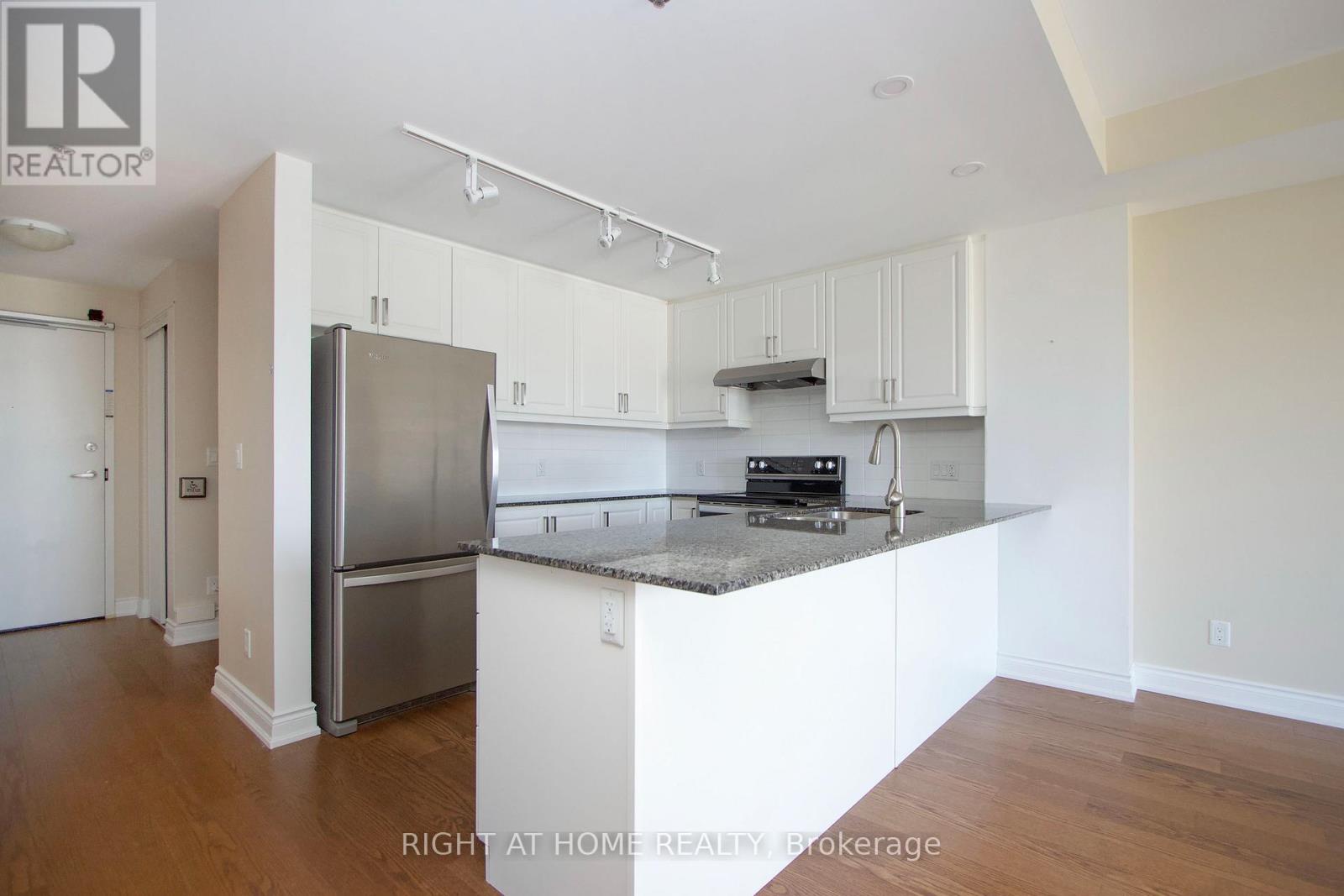 405 - 21 Brookhouse Drive, Clarington (Newcastle), Ontario  L1B 1N8 - Photo 8 - E12128202