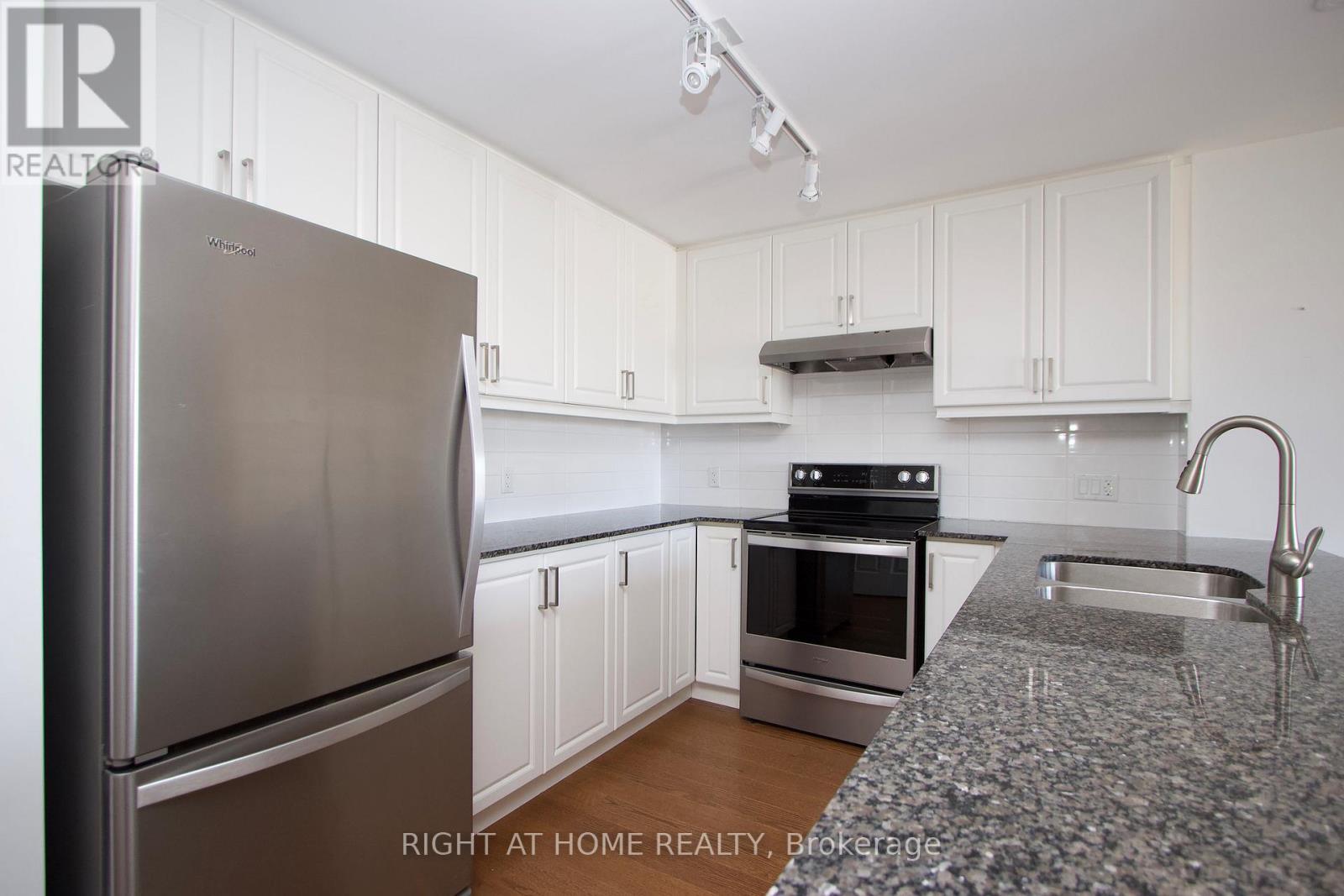 405 - 21 Brookhouse Drive, Clarington (Newcastle), Ontario  L1B 1N8 - Photo 9 - E12128202