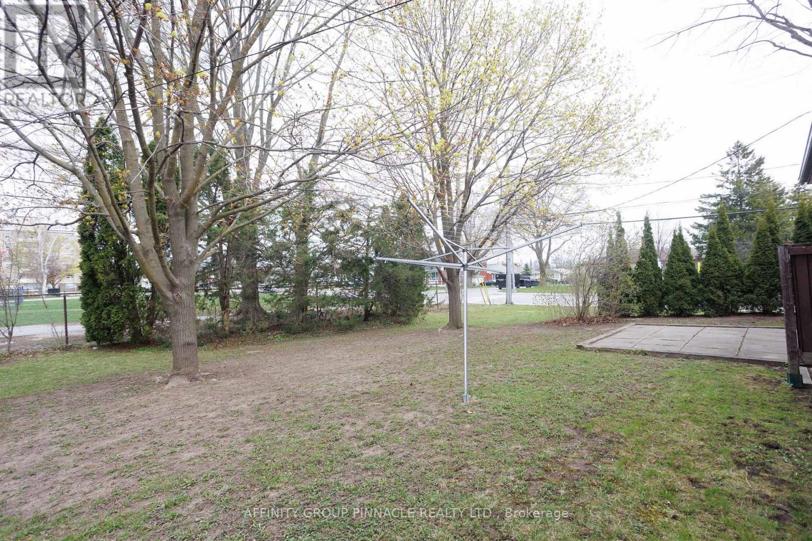 2 Maple Crescent, Kawartha Lakes (Lindsay), Ontario  K9V 2R7 - Photo 10 - X12128544