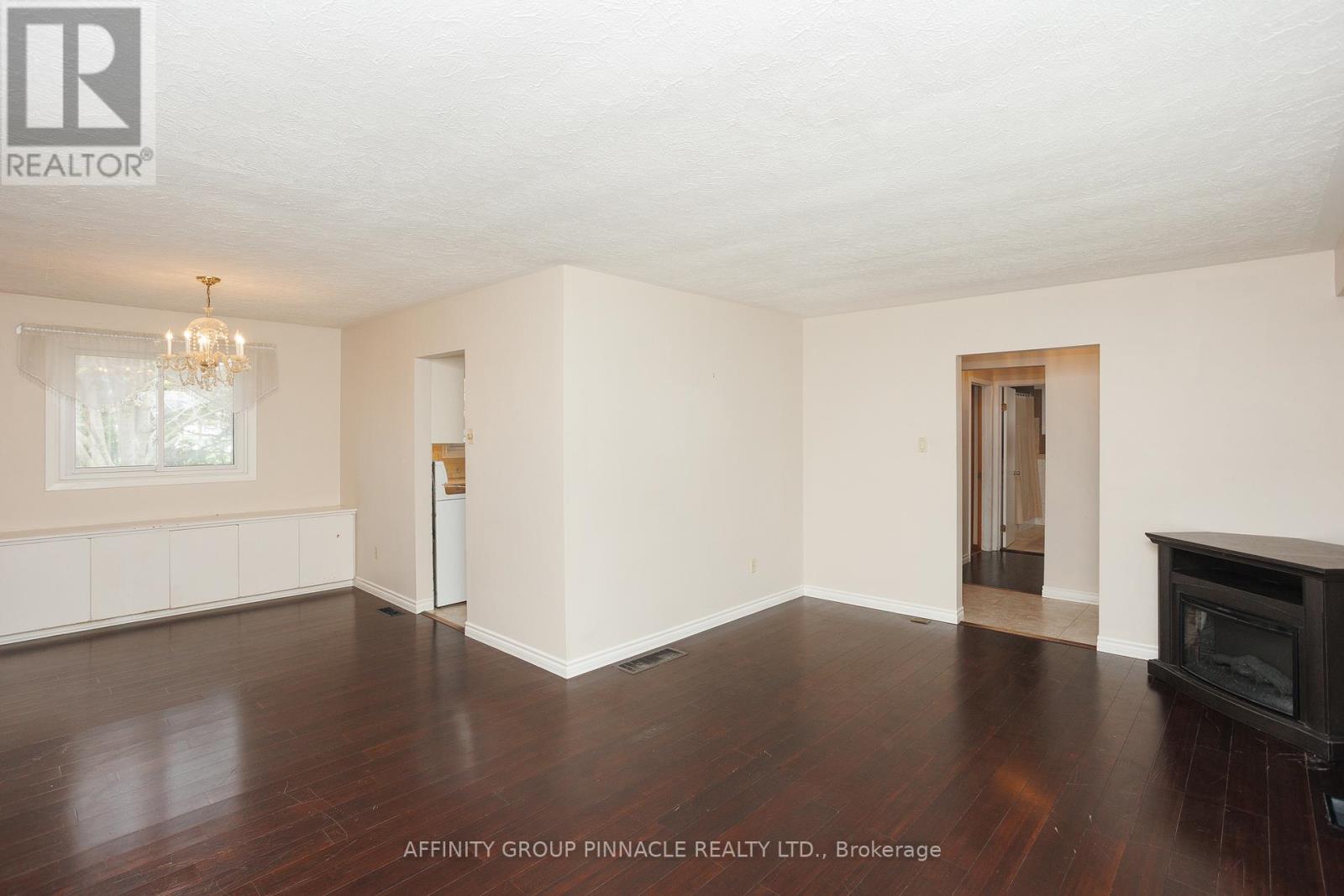 2 Maple Crescent, Kawartha Lakes (Lindsay), Ontario  K9V 2R7 - Photo 15 - X12128544