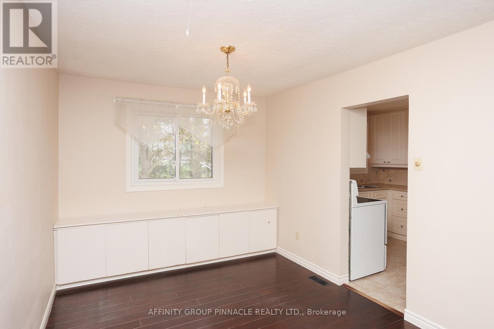 2 Maple Crescent, Kawartha Lakes (Lindsay), Ontario  K9V 2R7 - Photo 16 - X12128544