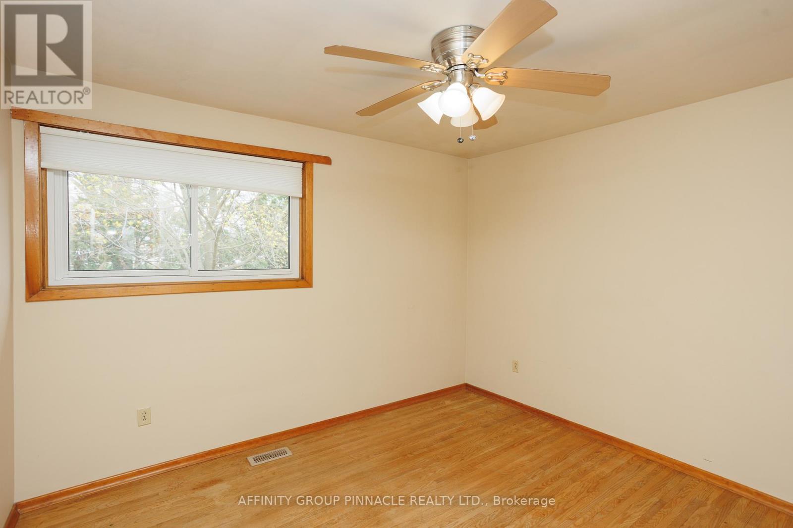 2 Maple Crescent, Kawartha Lakes (Lindsay), Ontario  K9V 2R7 - Photo 25 - X12128544