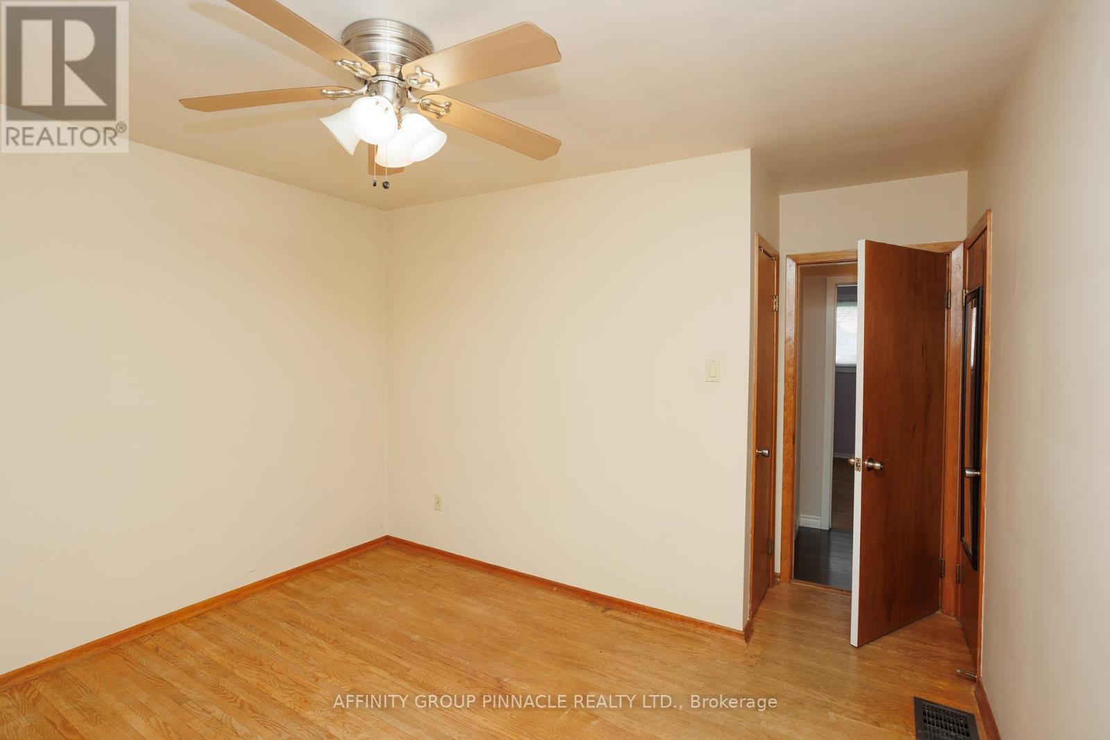 2 Maple Crescent, Kawartha Lakes (Lindsay), Ontario  K9V 2R7 - Photo 26 - X12128544