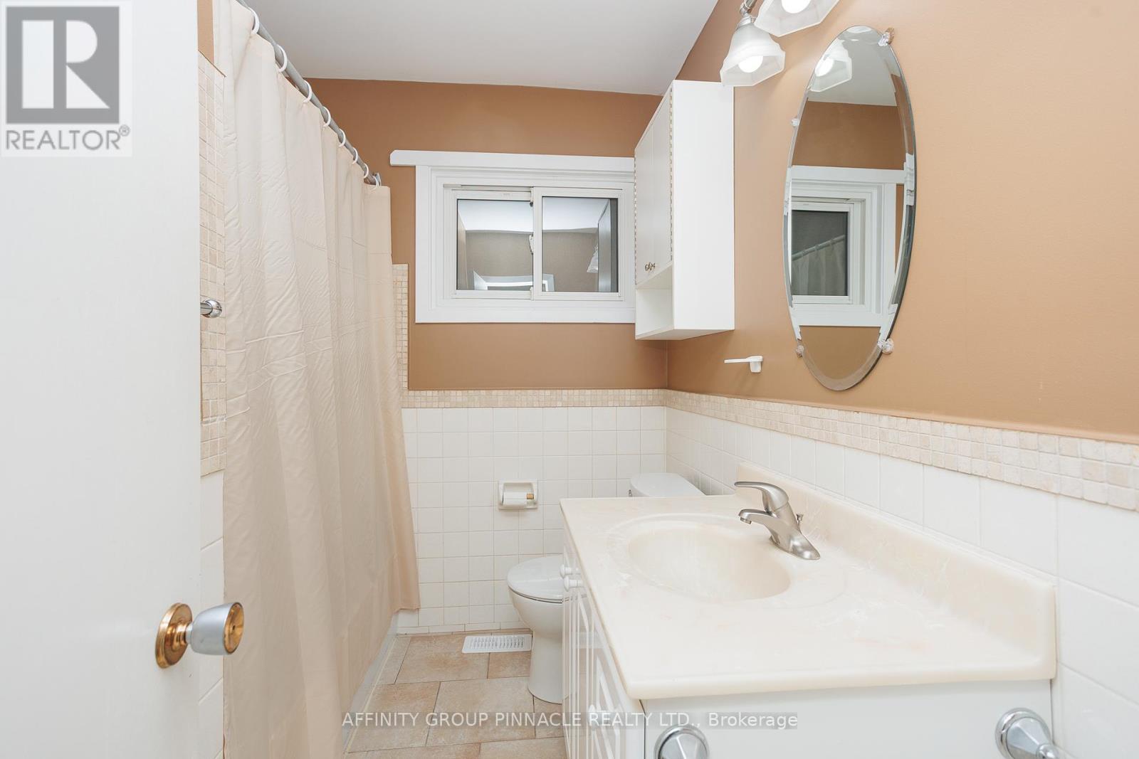 2 Maple Crescent, Kawartha Lakes (Lindsay), Ontario  K9V 2R7 - Photo 27 - X12128544