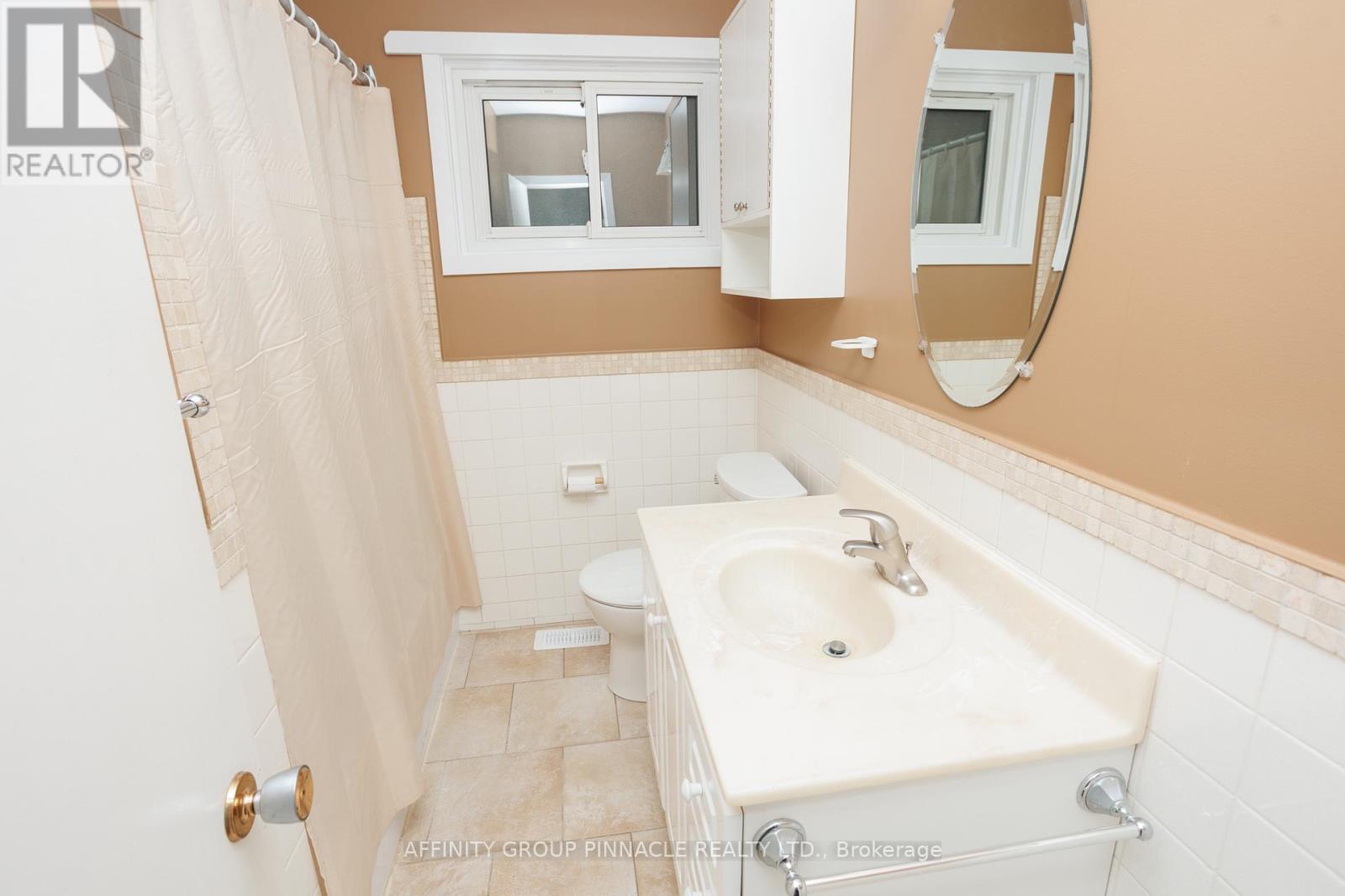 2 Maple Crescent, Kawartha Lakes (Lindsay), Ontario  K9V 2R7 - Photo 28 - X12128544