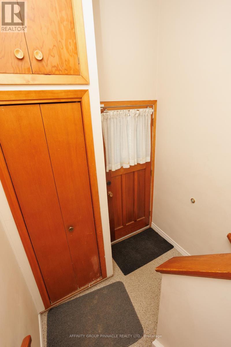 2 Maple Crescent, Kawartha Lakes (Lindsay), Ontario  K9V 2R7 - Photo 29 - X12128544