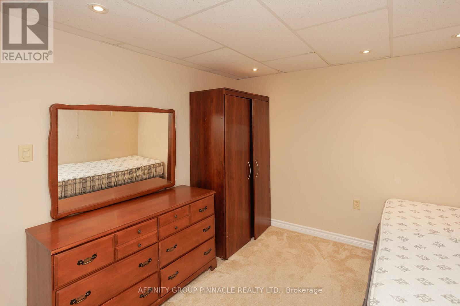 2 Maple Crescent, Kawartha Lakes (Lindsay), Ontario  K9V 2R7 - Photo 44 - X12128544