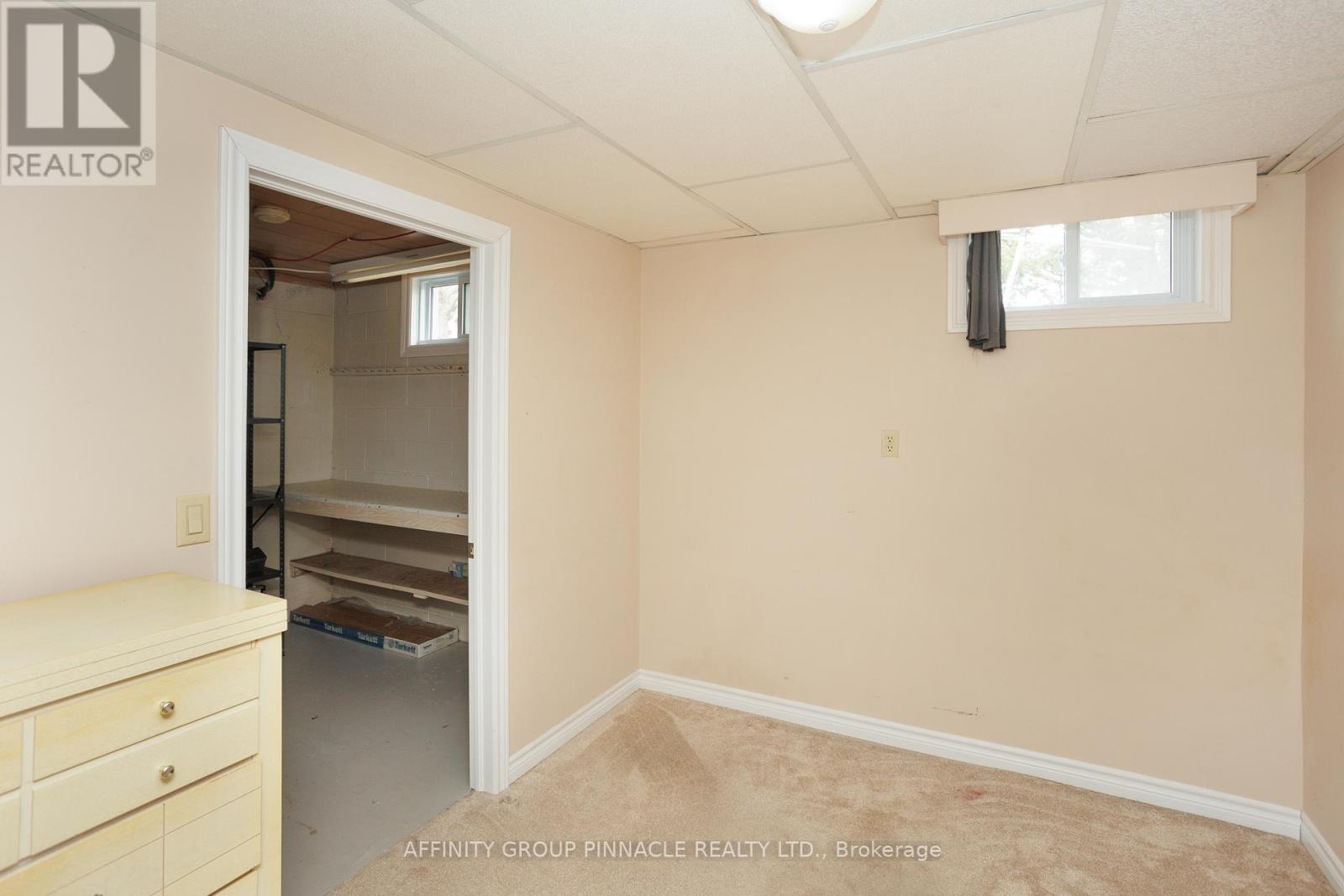 2 Maple Crescent, Kawartha Lakes (Lindsay), Ontario  K9V 2R7 - Photo 46 - X12128544