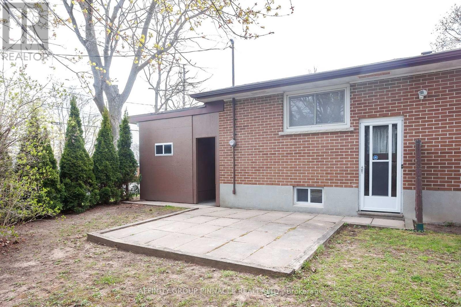 2 Maple Crescent, Kawartha Lakes (Lindsay), Ontario  K9V 2R7 - Photo 8 - X12128544