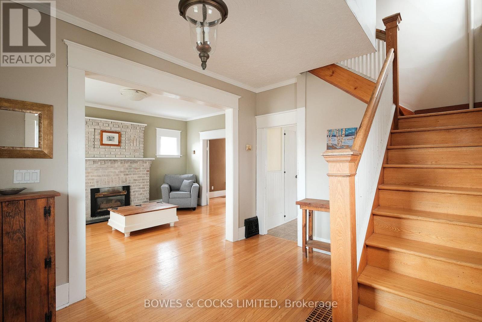 562 Cameron Street, Peterborough South (West), Ontario  K9J 3Z5 - Photo 3 - X12128848