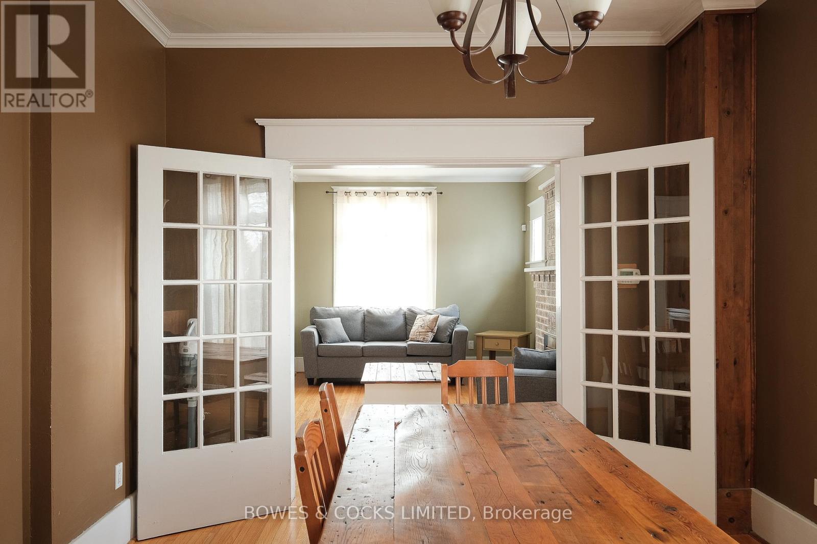 562 Cameron Street, Peterborough South (West), Ontario  K9J 3Z5 - Photo 8 - X12128848
