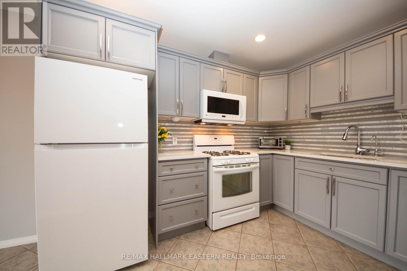 14 - 877 Wentworth Street, Peterborough West (Central), Ontario  K9J 8R7 - Photo 13 - X12128877