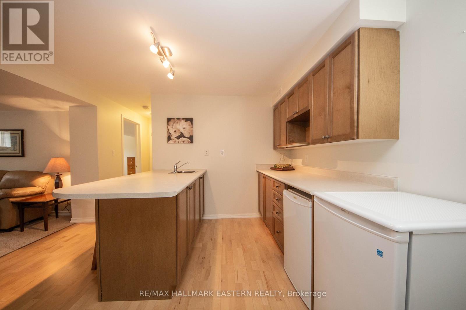 14 - 877 Wentworth Street, Peterborough West (Central), Ontario  K9J 8R7 - Photo 21 - X12128877