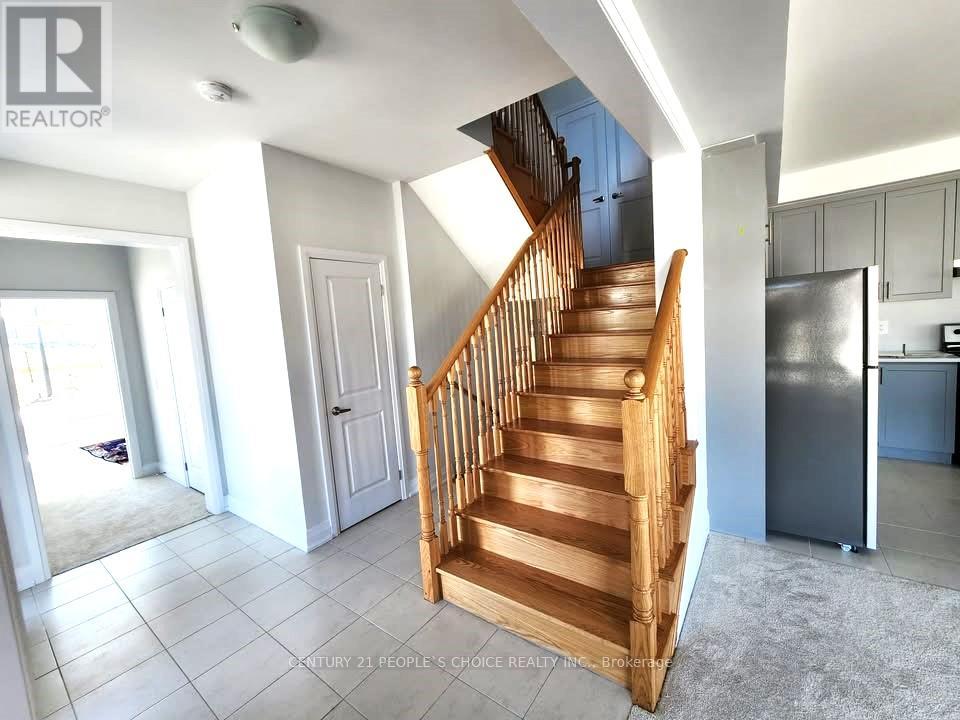 92 Corley Street, Kawartha Lakes (Lindsay), Ontario  K9V 6C2 - Photo 6 - X12128878