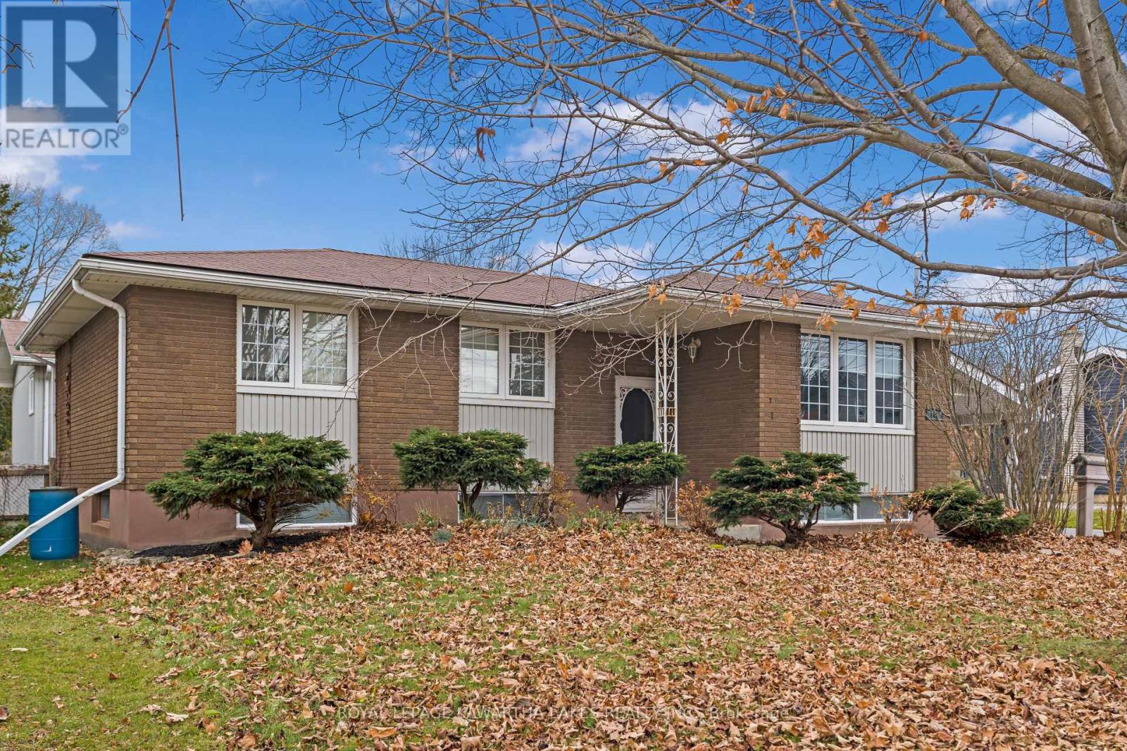 146 Queen Street, Kawartha Lakes (Lindsay), Ontario  K9V 1H1 - Photo 5 - X12129465