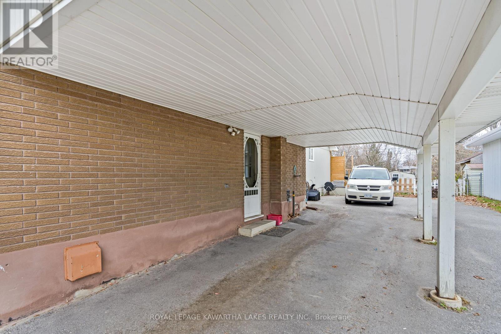 146 Queen Street, Kawartha Lakes (Lindsay), Ontario  K9V 1H1 - Photo 8 - X12129465