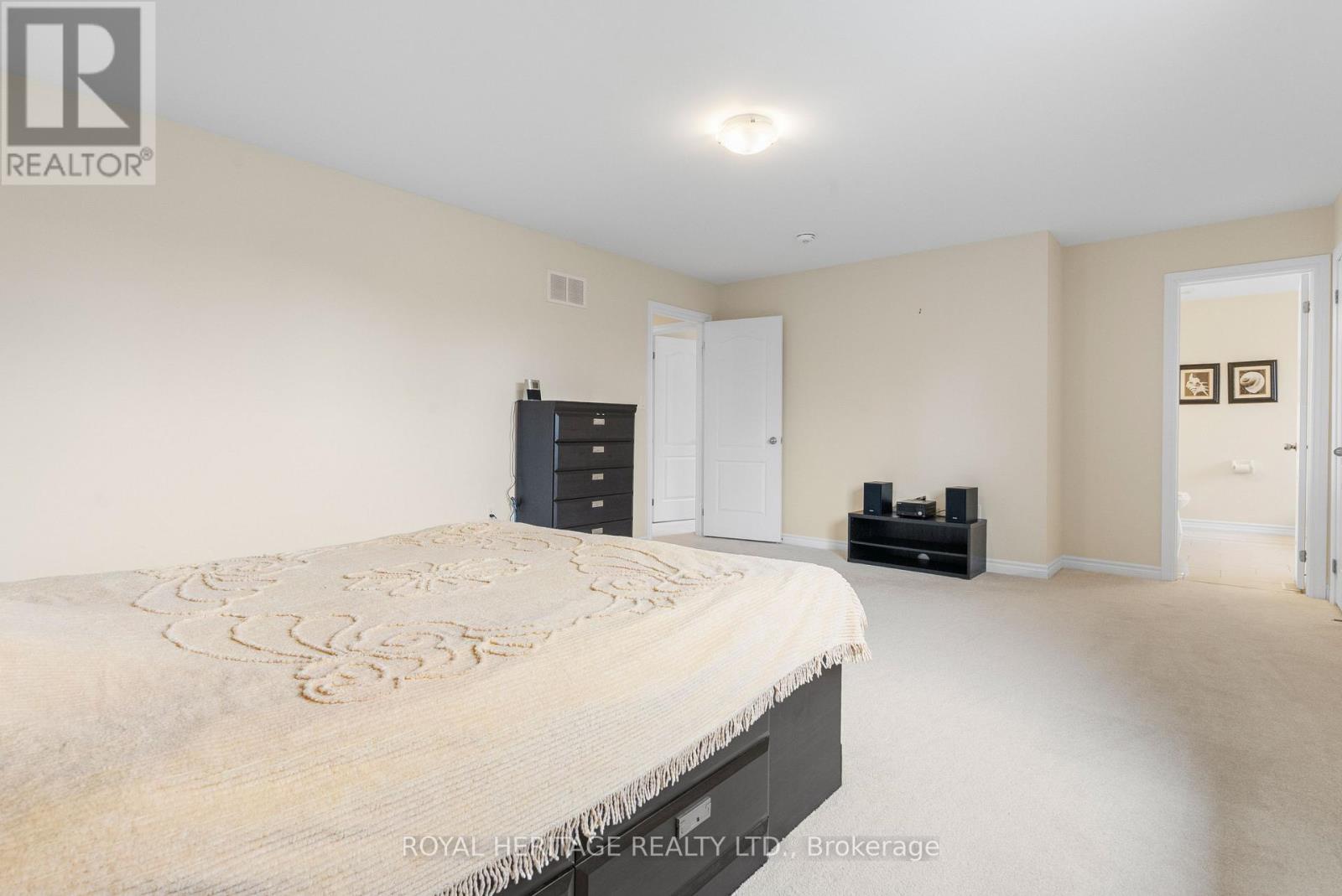 141 Springdale Drive, Kawartha Lakes (Lindsay), Ontario  K9V 0N1 - Photo 14 - X12129483