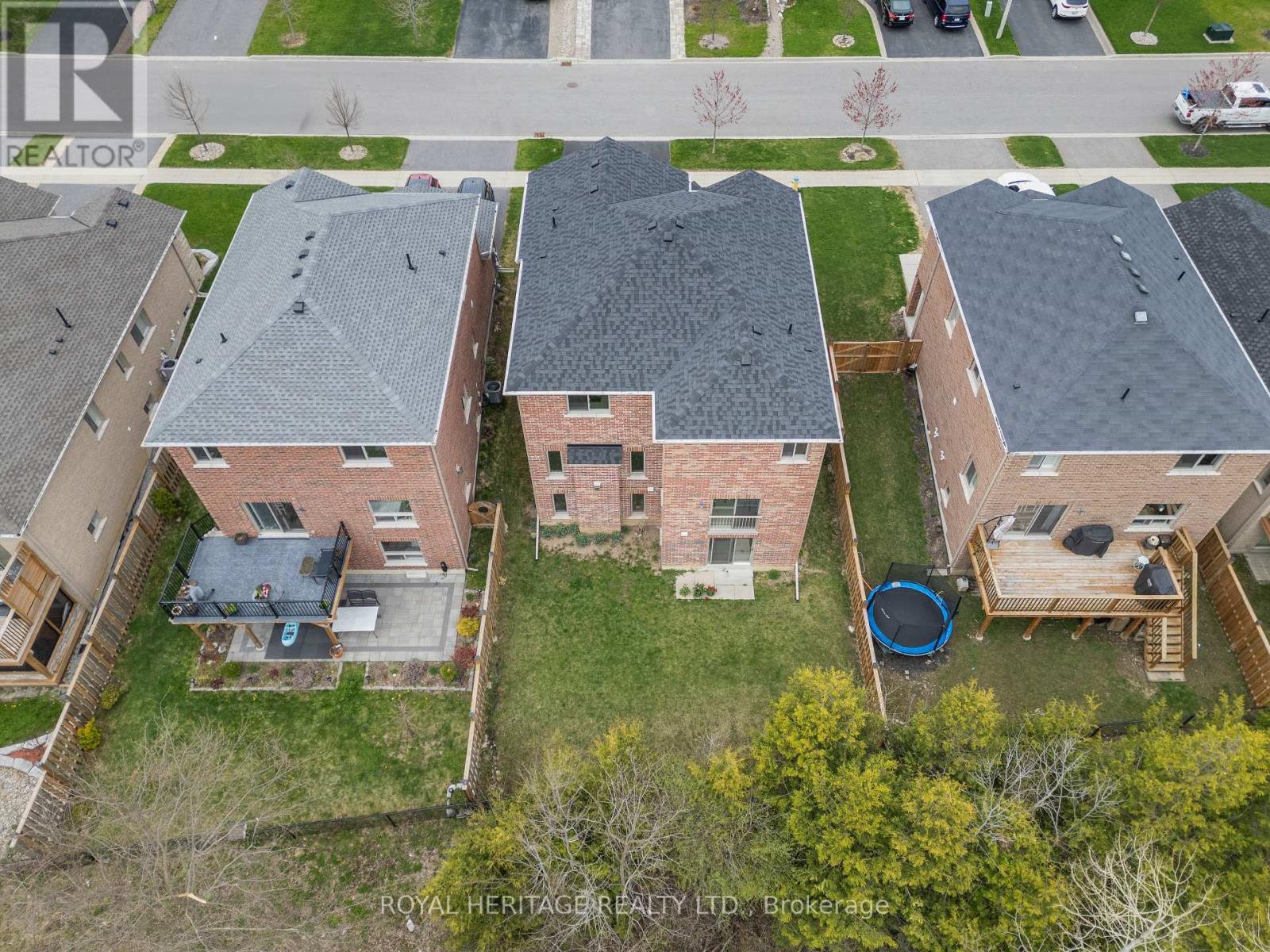 141 Springdale Drive, Kawartha Lakes (Lindsay), Ontario  K9V 0N1 - Photo 2 - X12129483