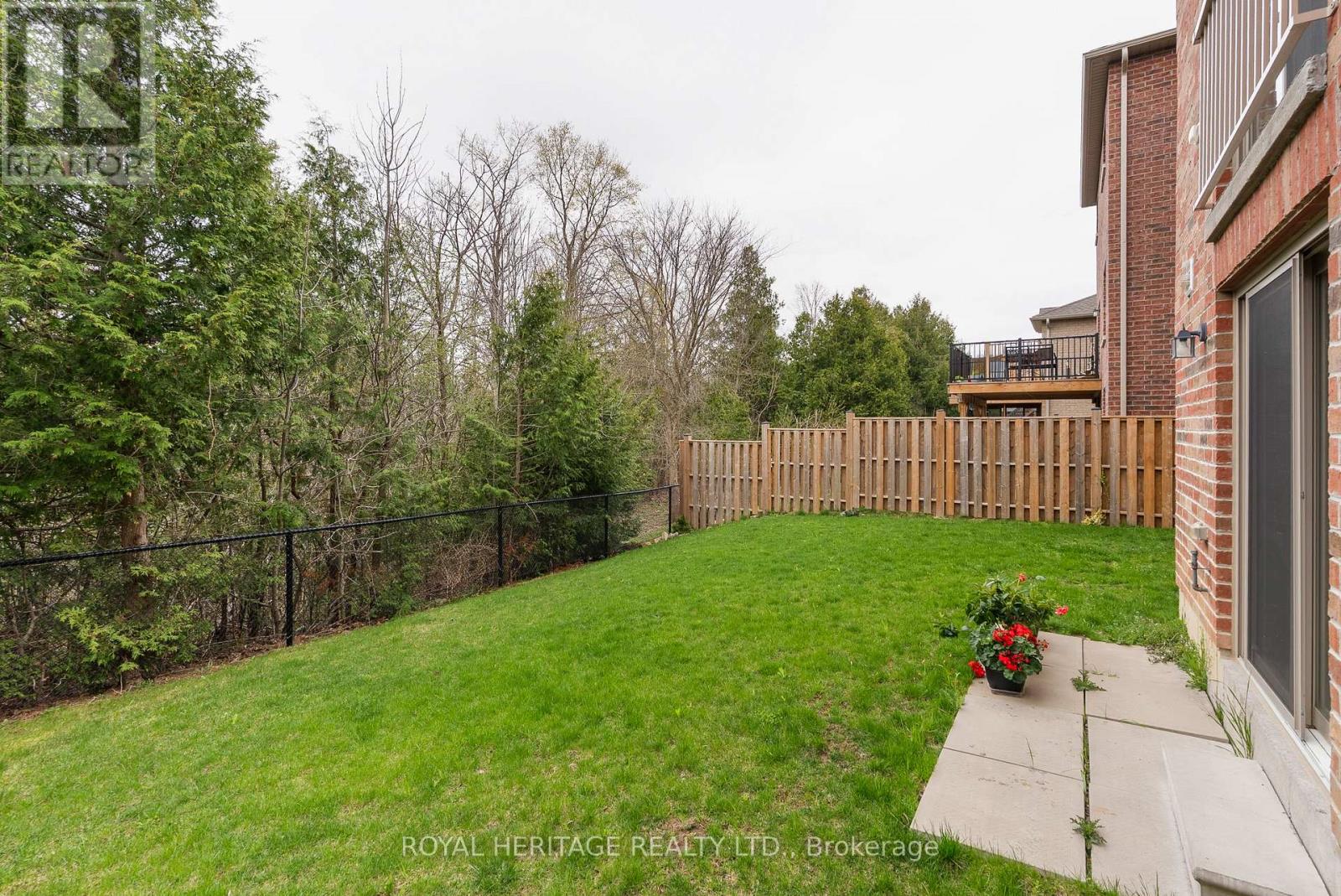141 Springdale Drive, Kawartha Lakes (Lindsay), Ontario  K9V 0N1 - Photo 3 - X12129483