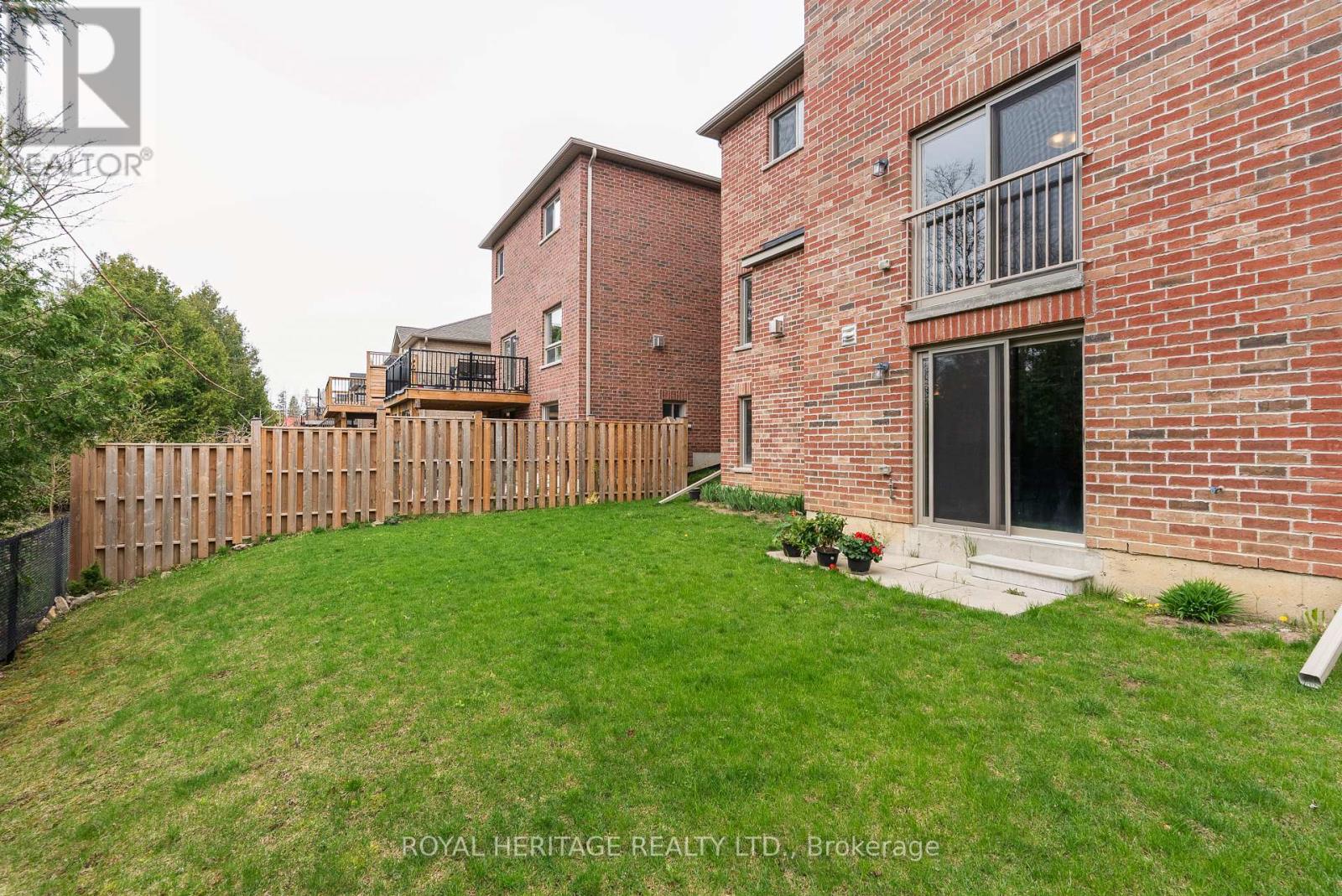 141 Springdale Drive, Kawartha Lakes (Lindsay), Ontario  K9V 0N1 - Photo 31 - X12129483