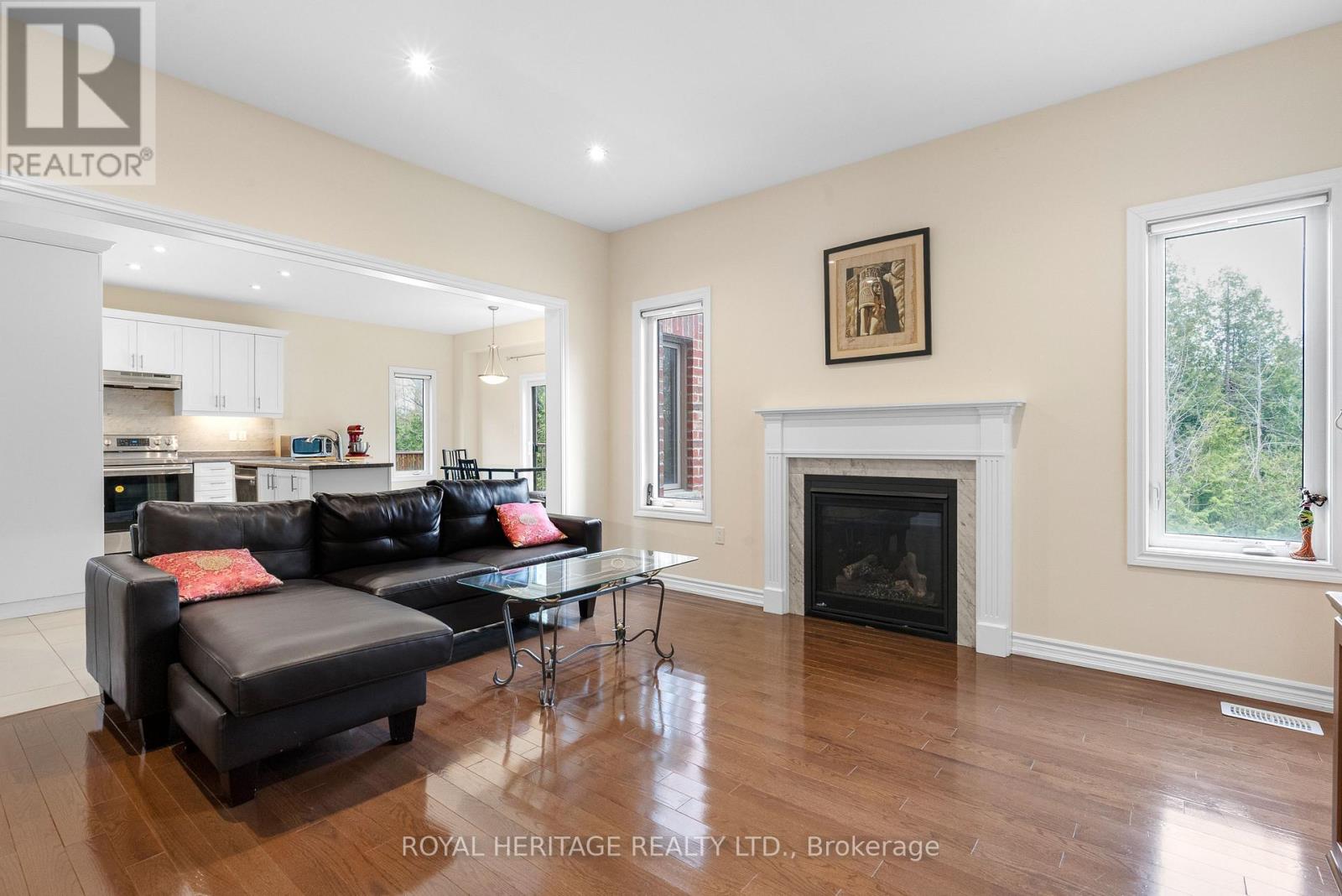 141 Springdale Drive, Kawartha Lakes (Lindsay), Ontario  K9V 0N1 - Photo 5 - X12129483