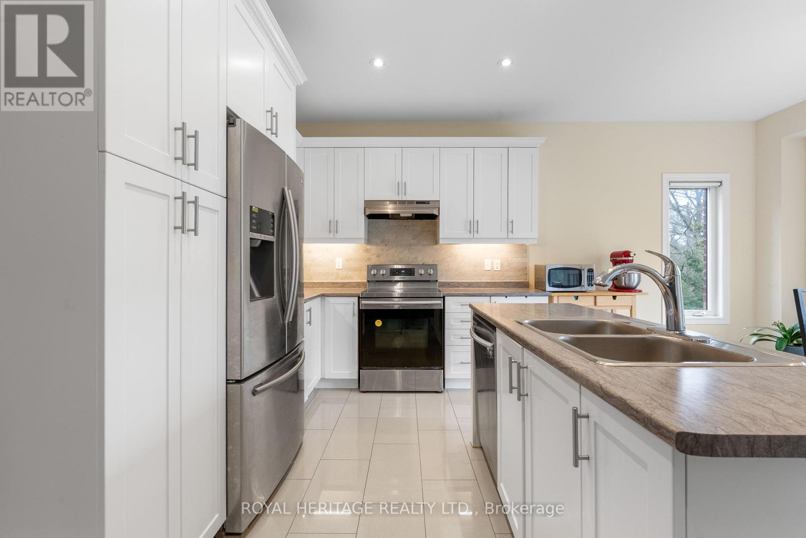 141 Springdale Drive, Kawartha Lakes (Lindsay), Ontario  K9V 0N1 - Photo 7 - X12129483