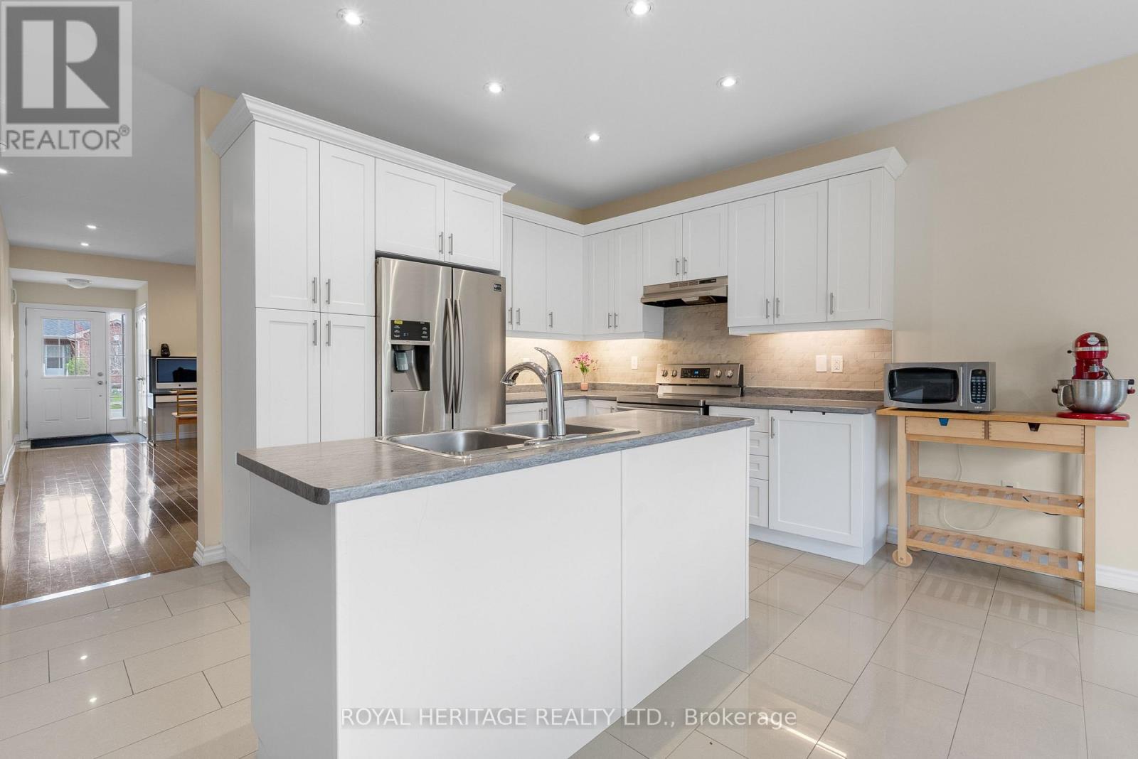 141 Springdale Drive, Kawartha Lakes (Lindsay), Ontario  K9V 0N1 - Photo 9 - X12129483