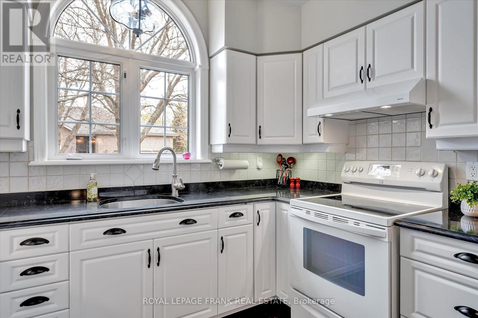 31 - 300 Franmor Drive, Peterborough East (North), Ontario  K9H 7R2 - Photo 24 - X12129629