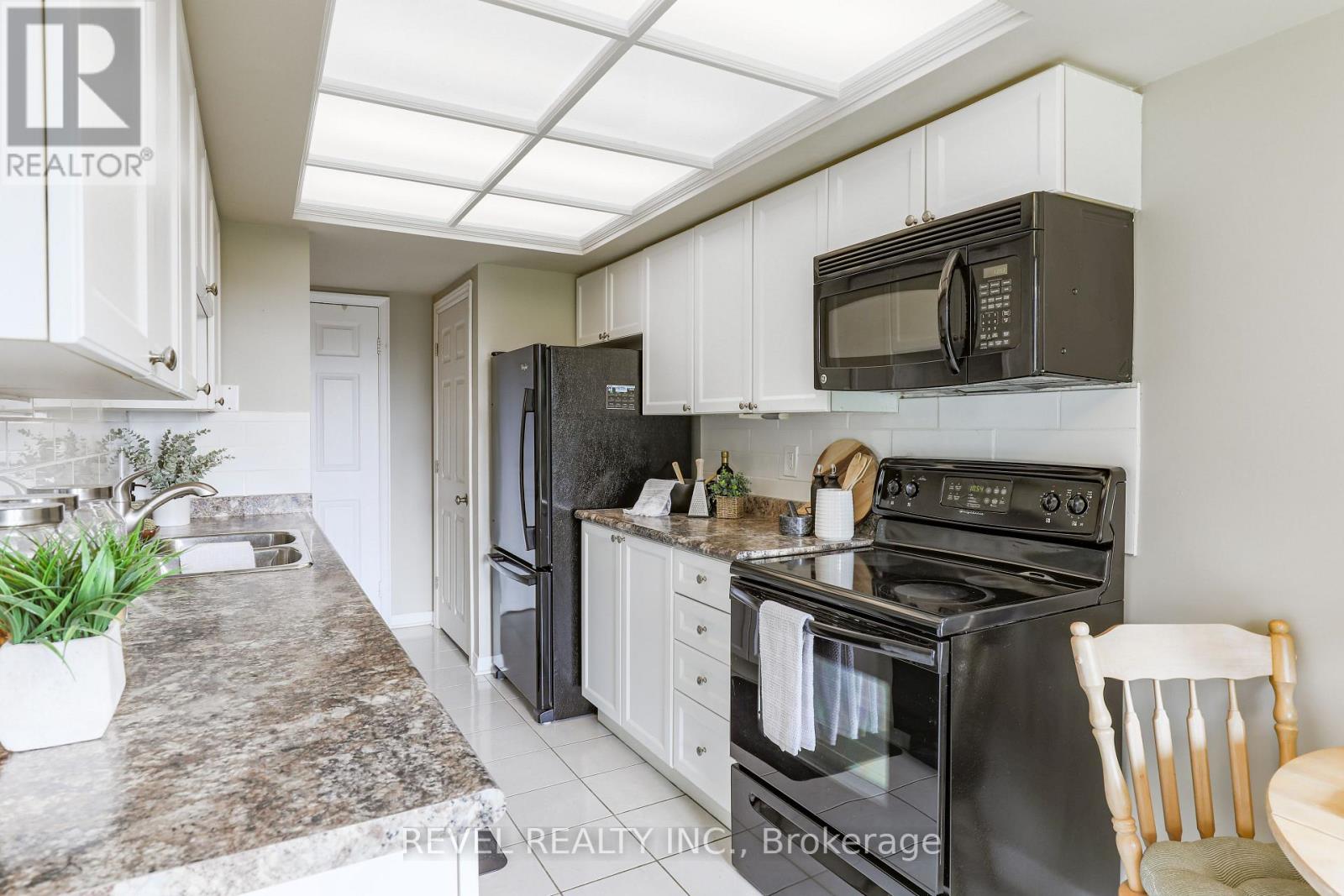102 - 50 Rivermill Boulevard, Kawartha Lakes (Lindsay), Ontario  K9V 6C1 - Photo 13 - X12130368