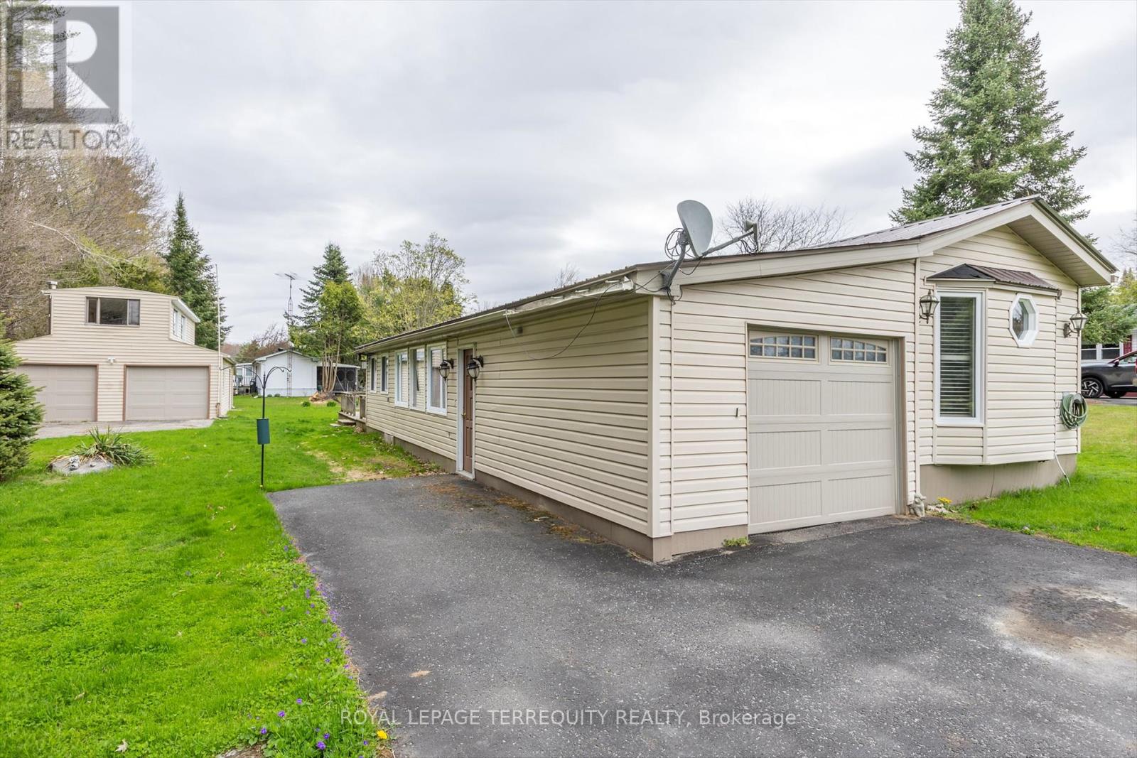 65 Chandos Street, Havelock-Belmont-Methuen (Havelock), Ontario  K0L 1Z0 - Photo 4 - X12130009