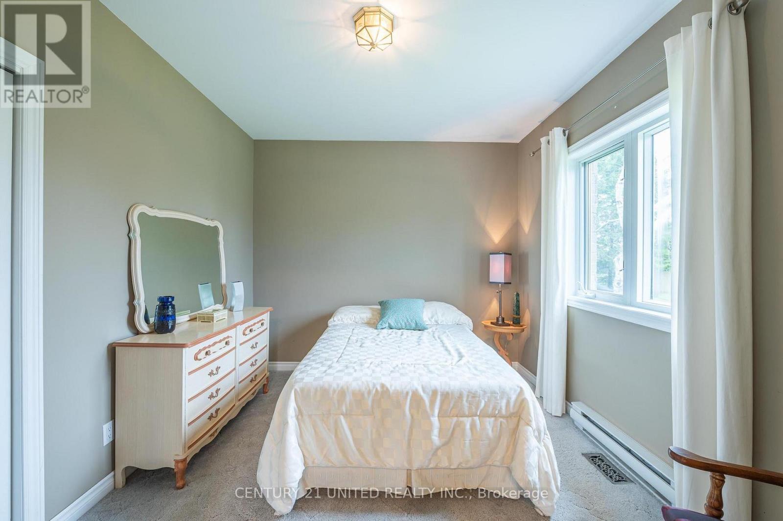 29 Elliott Drive, Selwyn, Ontario  K9J 6X4 - Photo 17 - X12130402